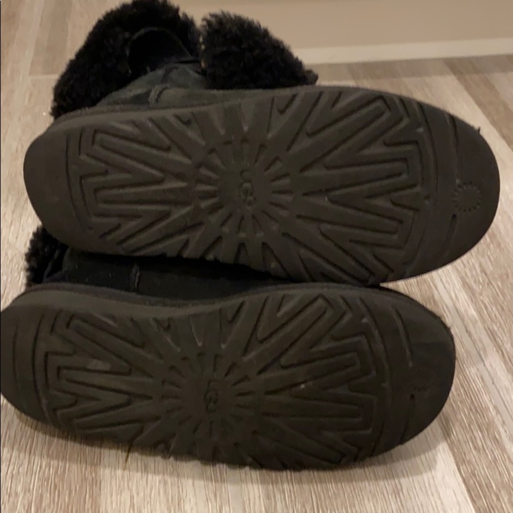 Black uggs - Picture 7 of 7